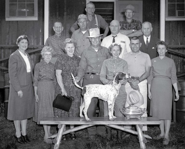 An old photography of many women behind the American Field Trials